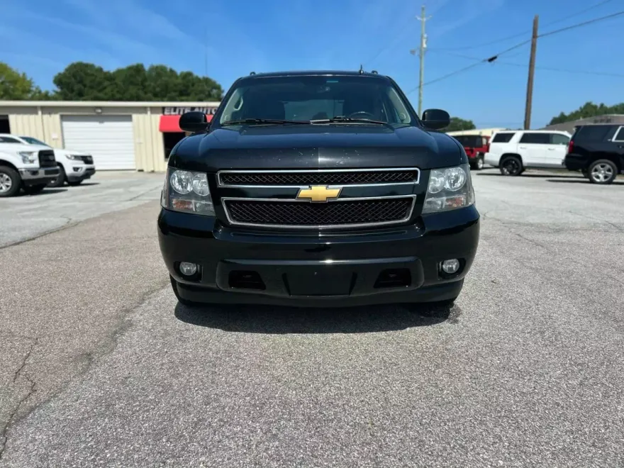 2013 Chevrolet Avalanche LT photo 1