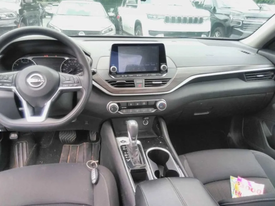 2024 Nissan Altima 2.5 SV photo 1
