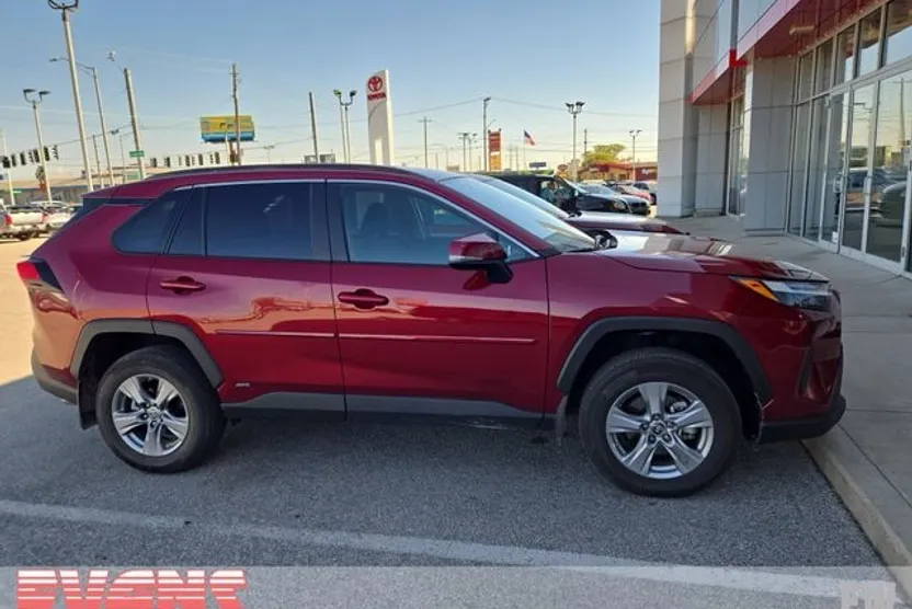 2024 Toyota RAV4 Hybrid LE photo 1