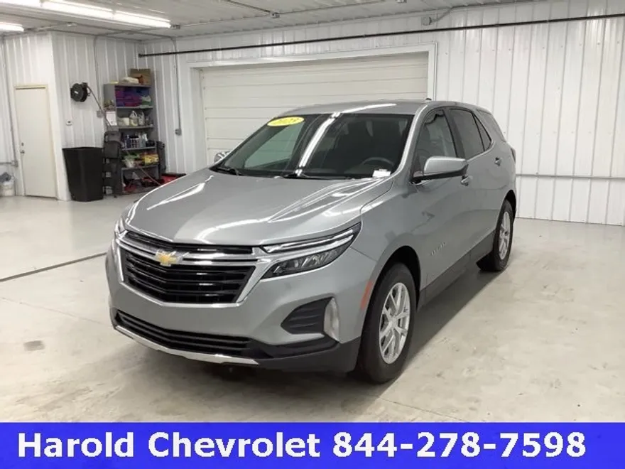 2023 Chevrolet Equinox LT photo 1