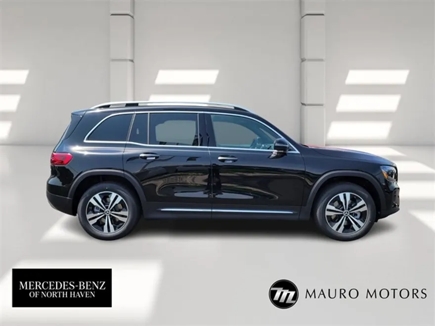 2025 Mercedes Benz GLB 250 4MATIC photo 1