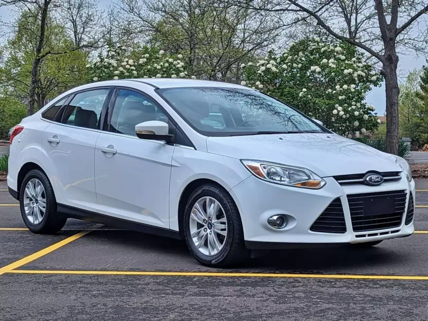 2012 Ford Focus SEL photo 2