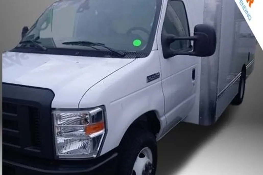 2024 Ford E-450 Cutaway photo 1