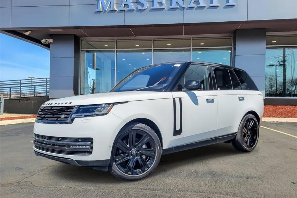 2023 Land Rover Range Rover SE photo 1