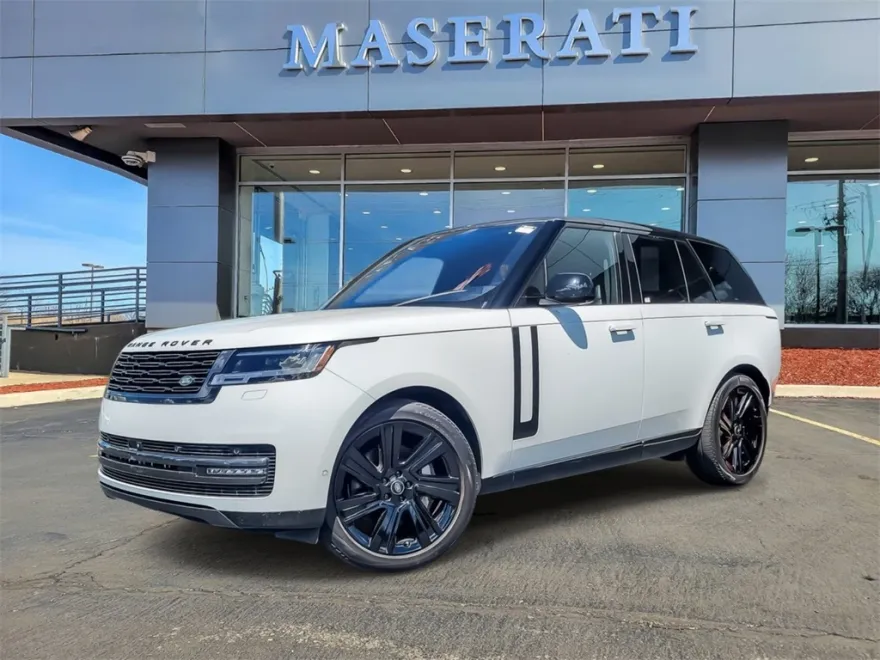 2023 Land Rover Range Rover SE photo 1