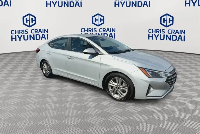 2020 Hyundai Elantra SEL photo 1