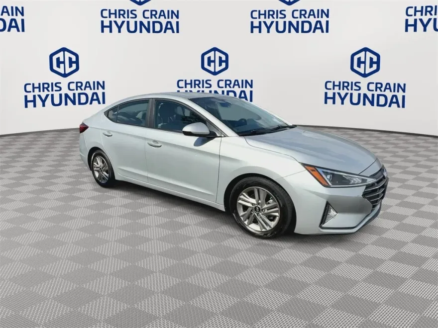 2020 Hyundai Elantra SEL photo 1