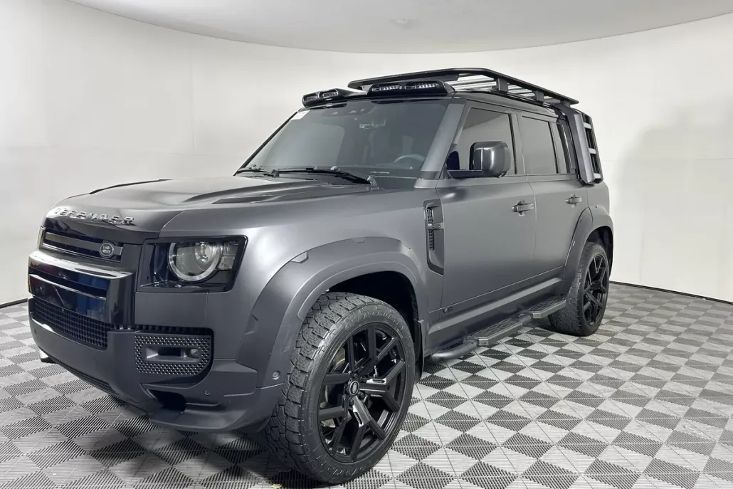 2023 Land Rover Defender V8 photo 1