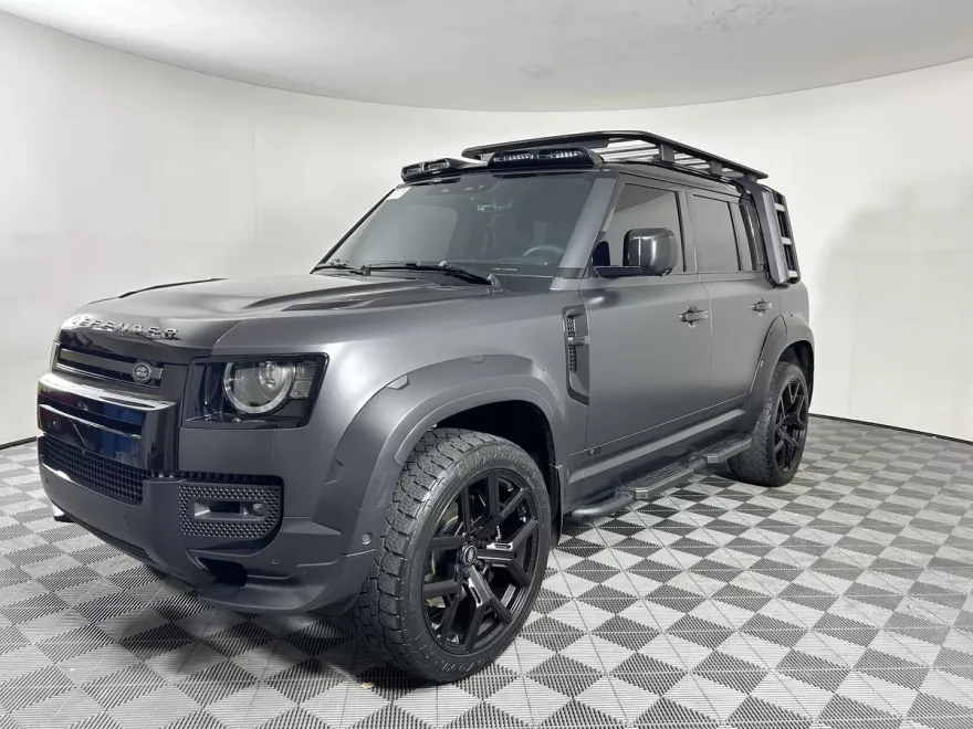 2023 Land Rover Defender V8 photo 1