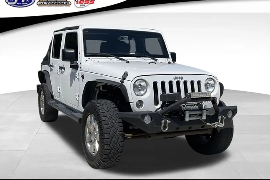 2015 Jeep Wrangler Unlimited Sahara photo 1