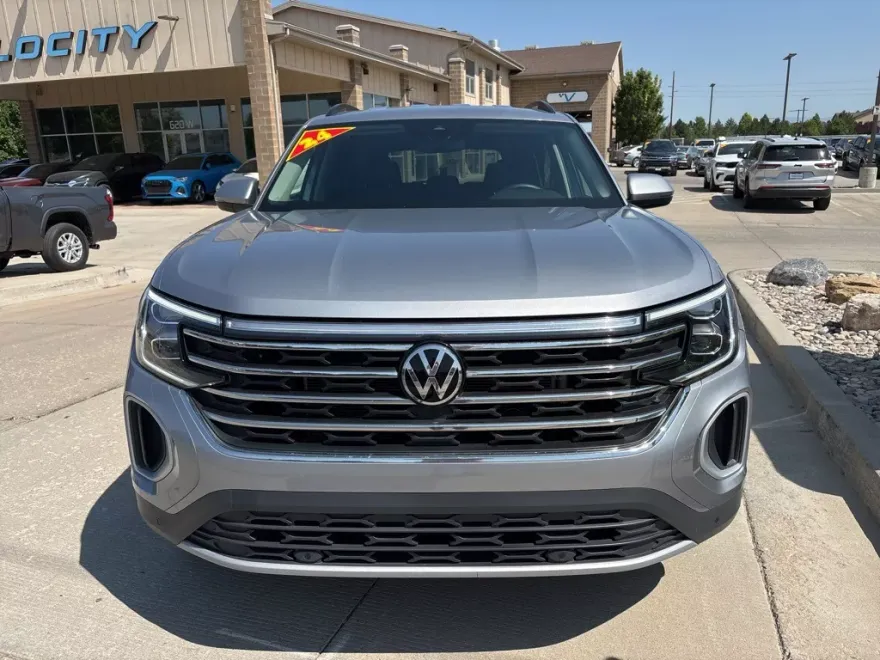 2024 Volkswagen Atlas SE Technology photo 1