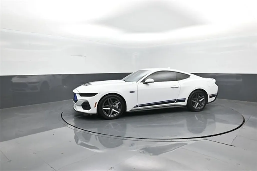 2024 Ford Mustang GT Premium photo 1
