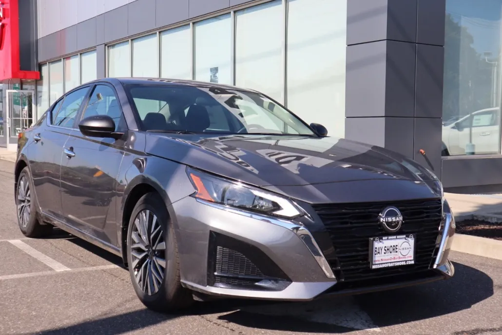 2025 Nissan Altima SV photo 1