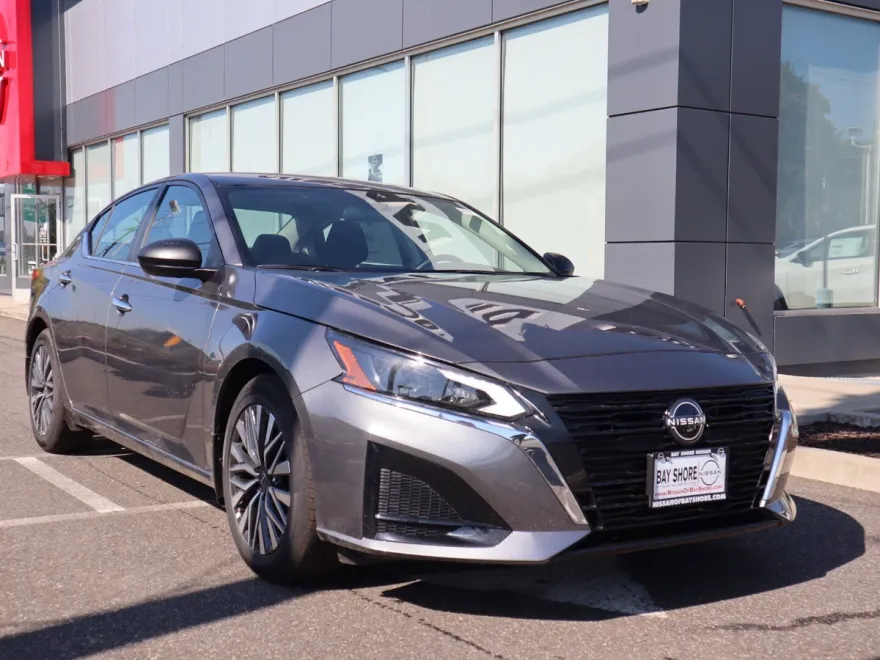 2025 Nissan Altima SV photo 1