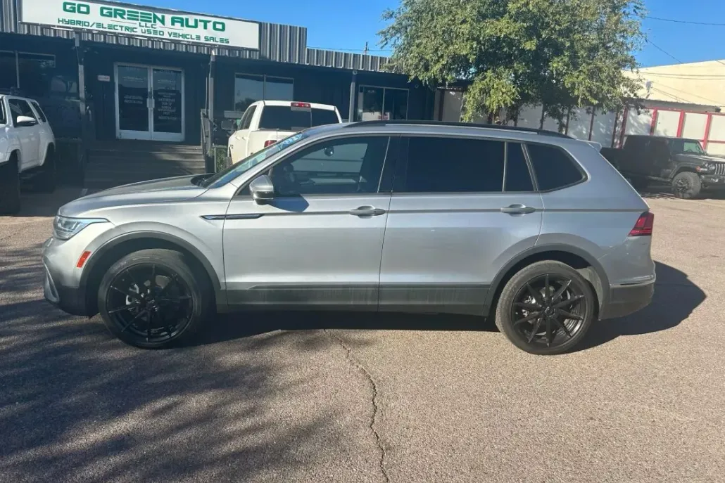 2022 Volkswagen Tiguan Sport photo 1