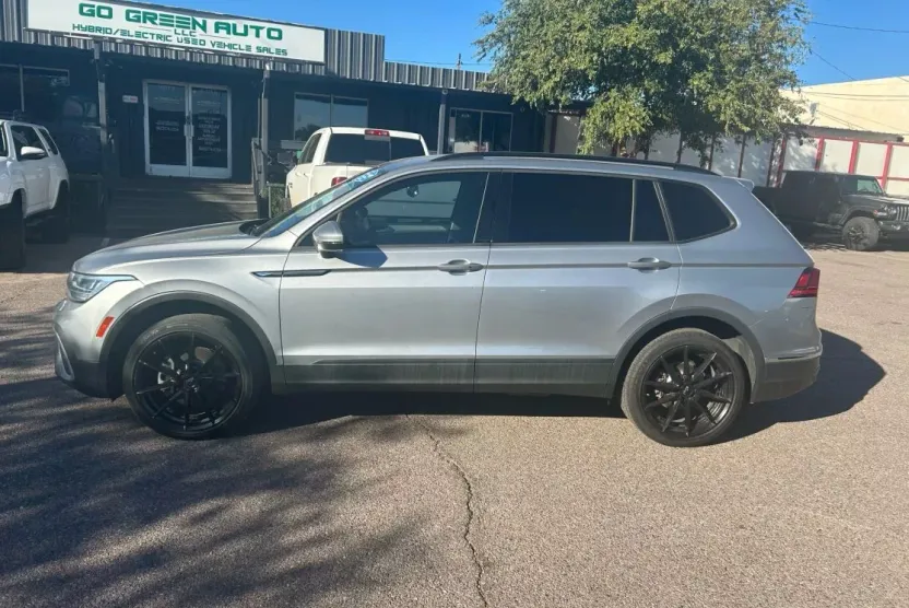 2022 Volkswagen Tiguan Sport photo 1
