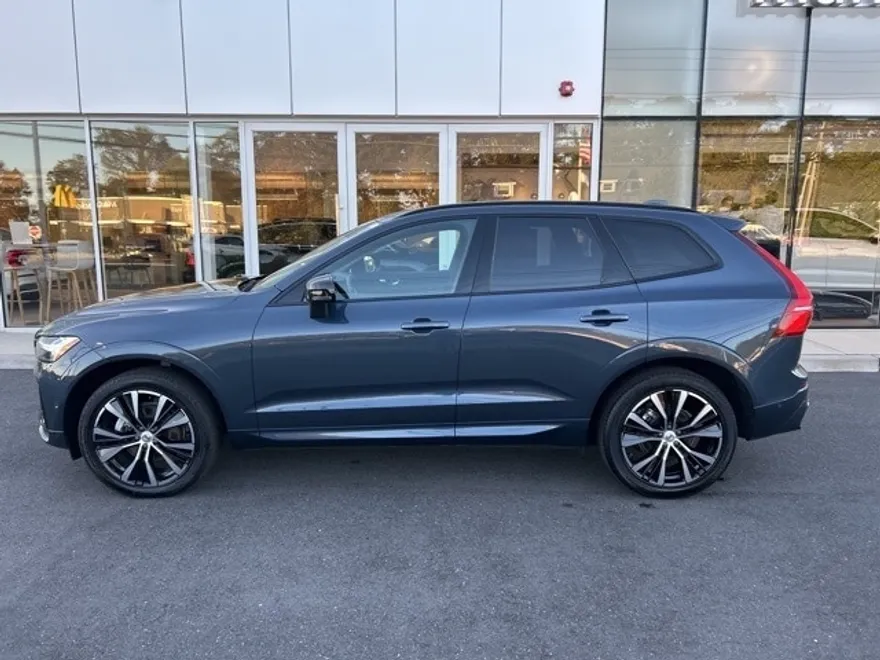 2025 Volvo XC60 B5 Plus photo 1