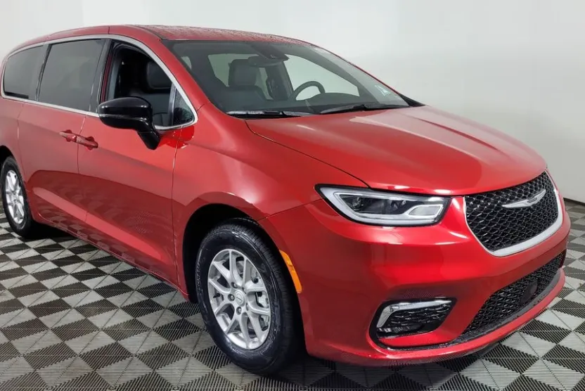2026 Chrysler Pacifica photo 1