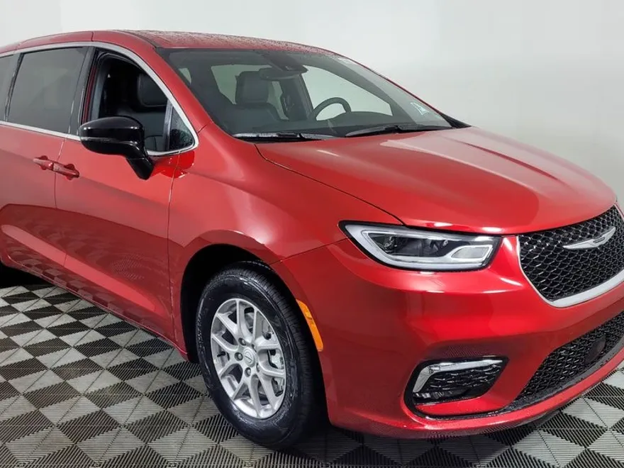 2026 Chrysler Pacifica photo 1