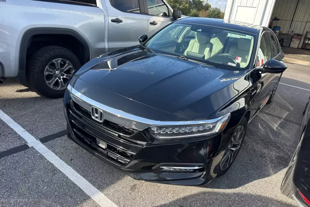 2018 Honda Accord Hybrid Touring photo 1