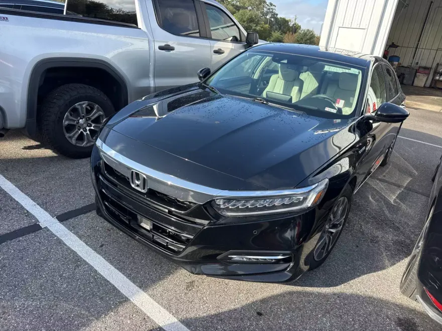 2018 Honda Accord Hybrid Touring photo 1