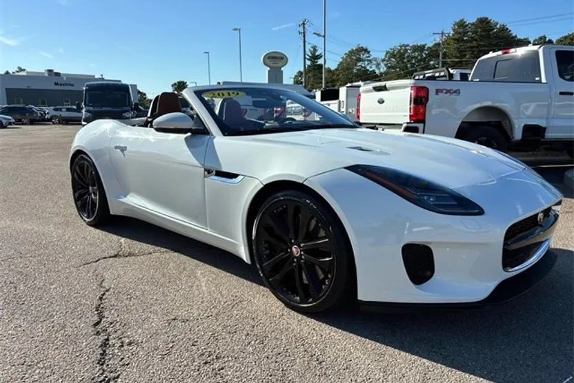 2019 Jaguar F-TYPE P380 photo 1