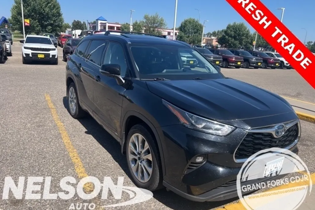 2022 Toyota Highlander Hybrid Limited photo 1