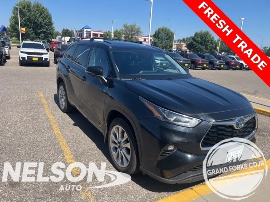 2022 Toyota Highlander Hybrid Limited photo 1