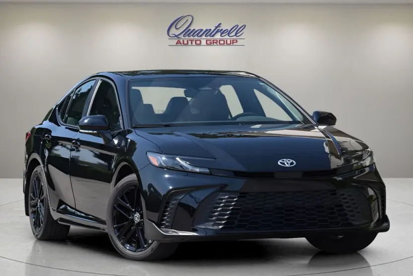 2025 Toyota Camry Hybrid SE photo 1