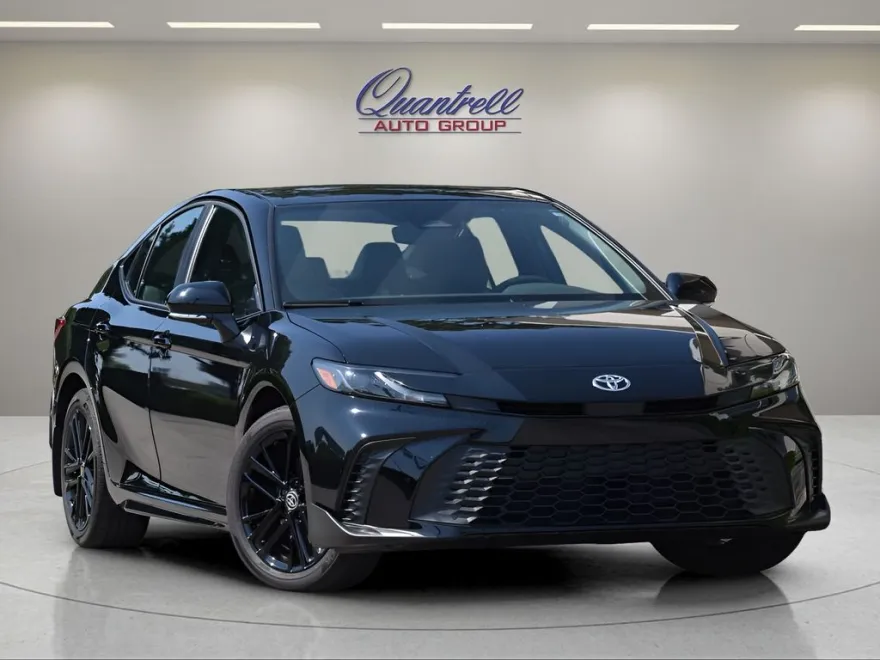 2025 Toyota Camry Hybrid SE photo 1