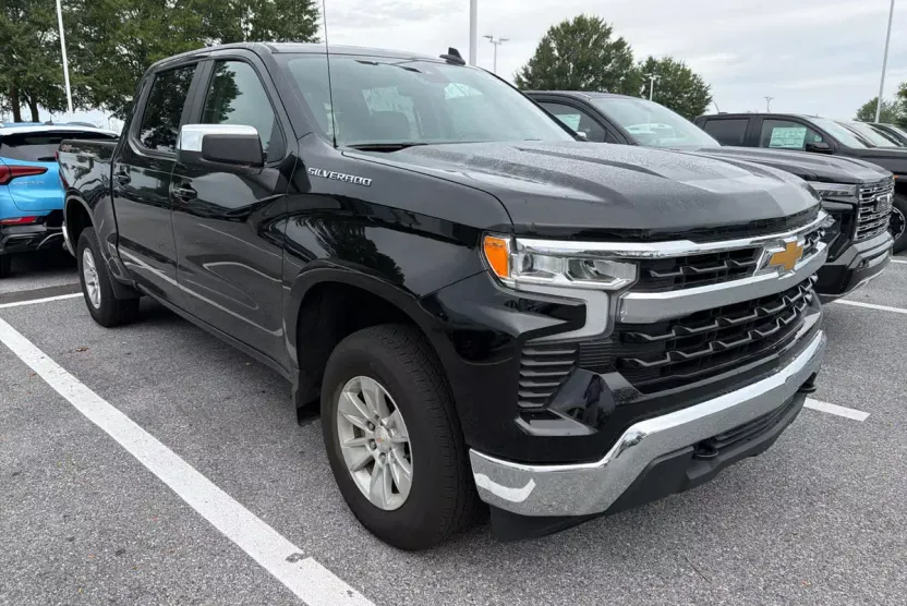 2025 Chevrolet Silverado 1500 LT photo 1