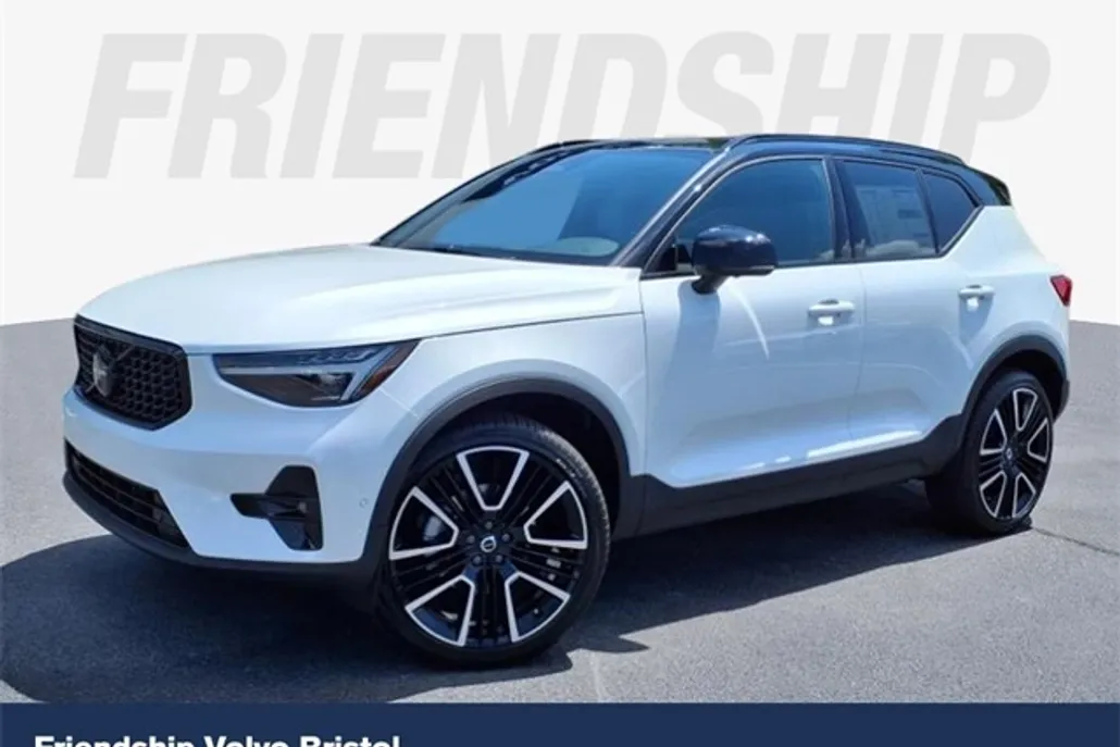 2026 Volvo XC40 photo 1