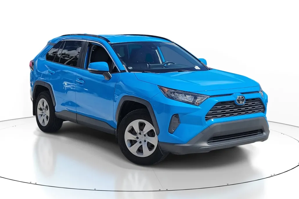 2019 Toyota RAV4 LE photo 1