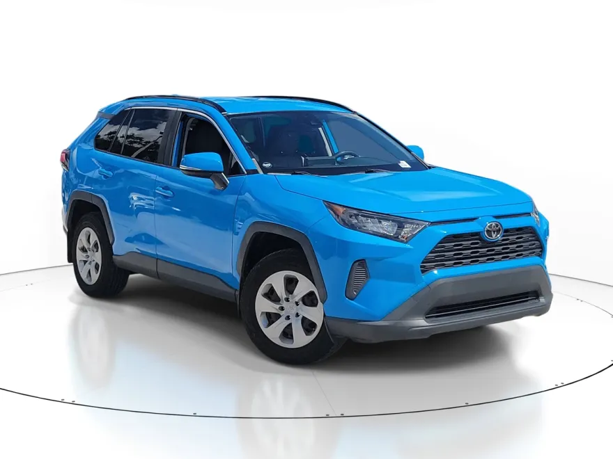 2019 Toyota RAV4 LE photo 1