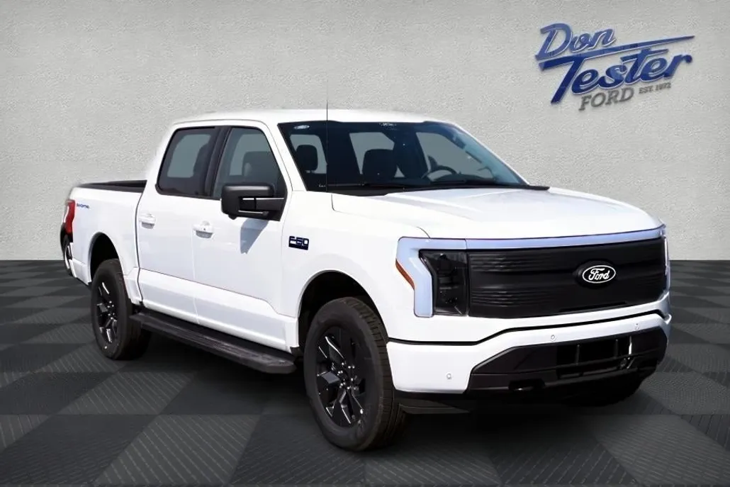 2025 Ford F-150 Lightning photo 1