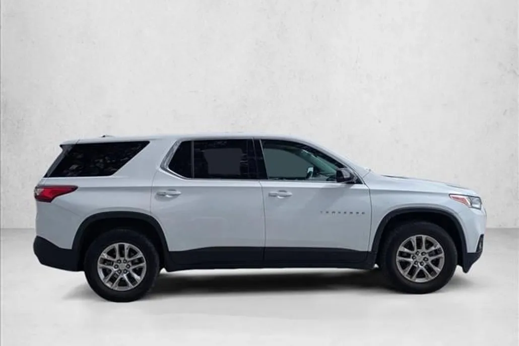 2019 Chevrolet Traverse LS photo 1