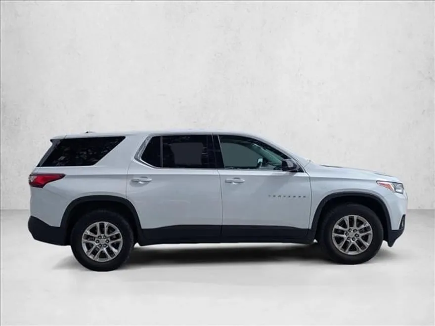 2019 Chevrolet Traverse LS photo 1