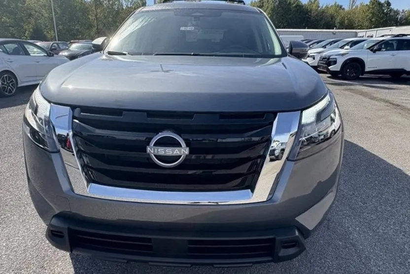 2025 Nissan Pathfinder SV photo 1