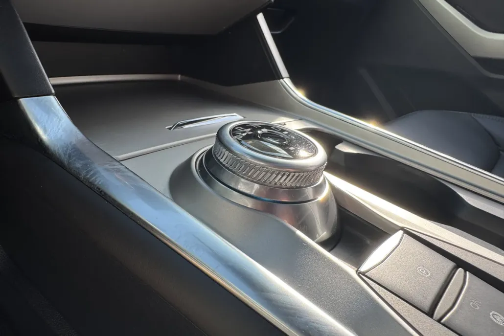 2023 Ford Explorer XLT photo 1