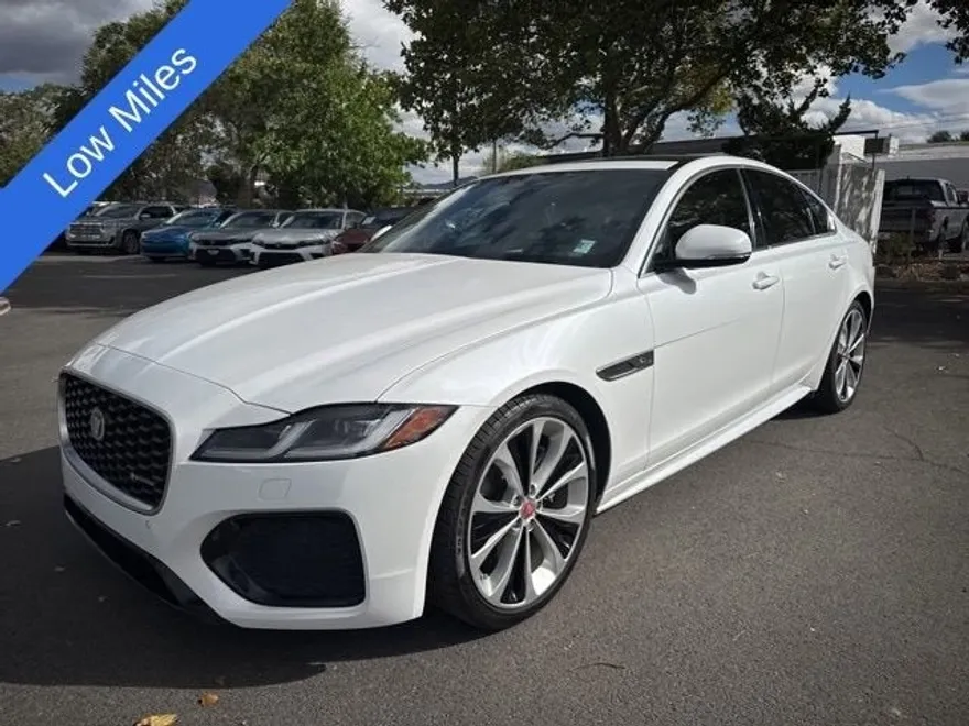 2023 Jaguar XF R-Dynamic SE photo 1