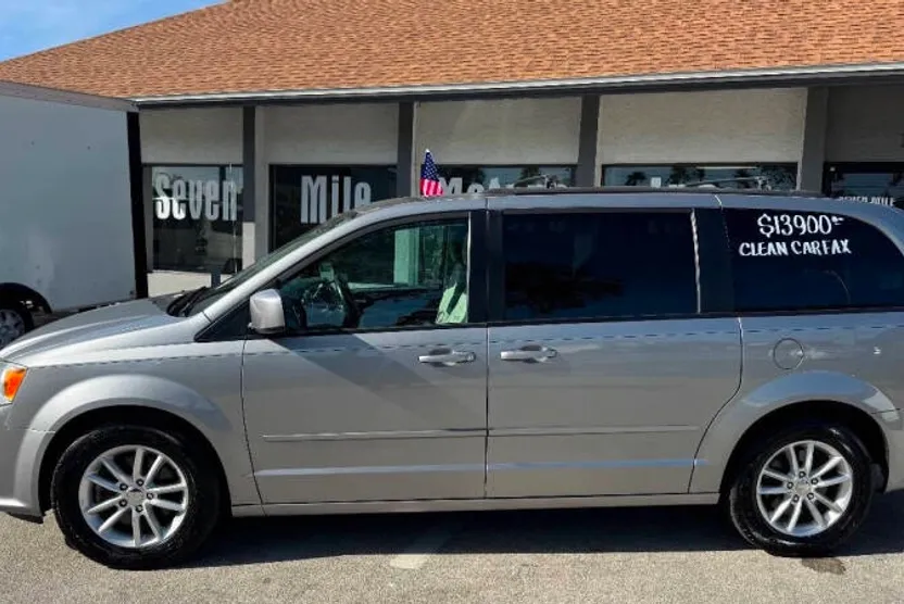 2016 Dodge Grand Caravan SXT photo 1