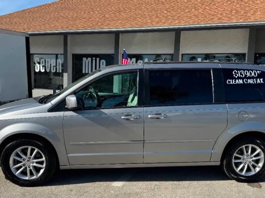 2016 Dodge Grand Caravan SXT photo 1