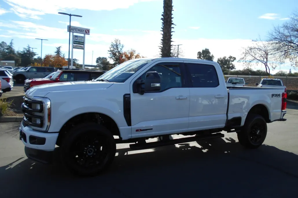 2024 Ford F-250 Lariat photo 1