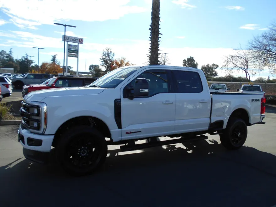2024 Ford F-250 Lariat photo 1