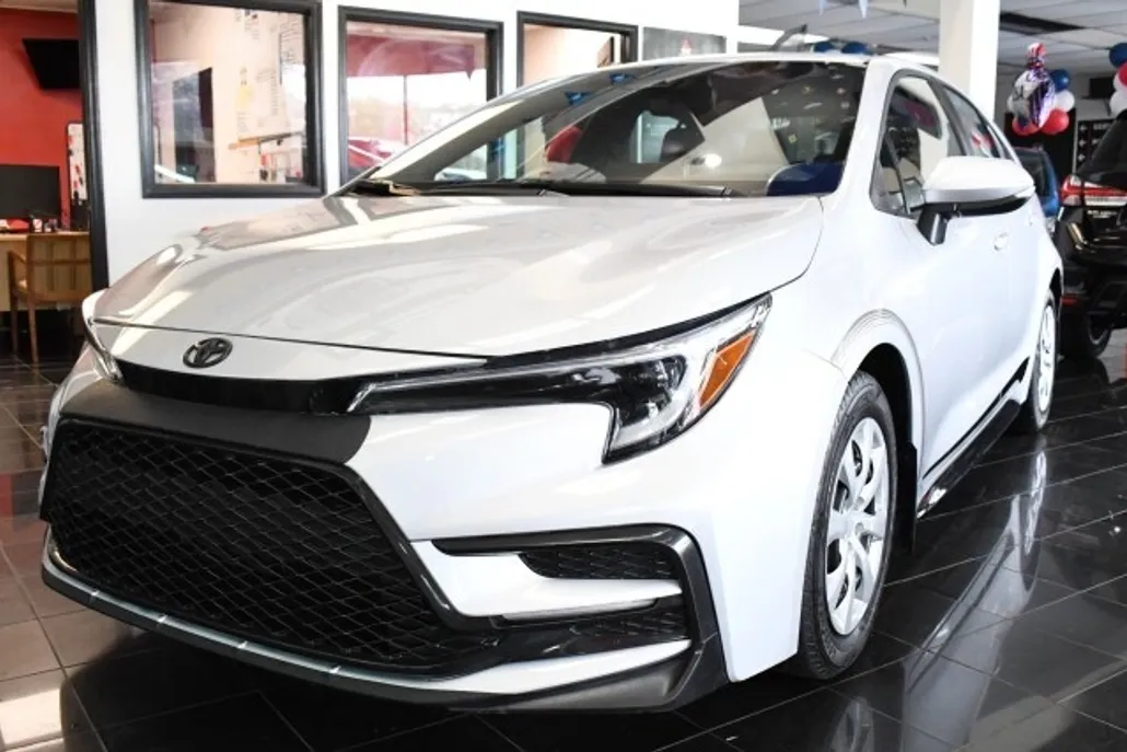 2024 Toyota Corolla SE photo 1