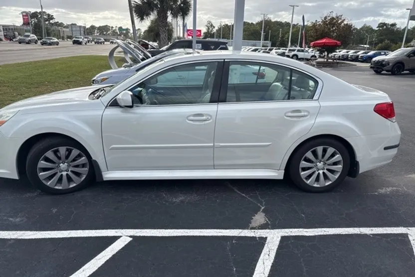 2011 Subaru Legacy 3.6R photo 1