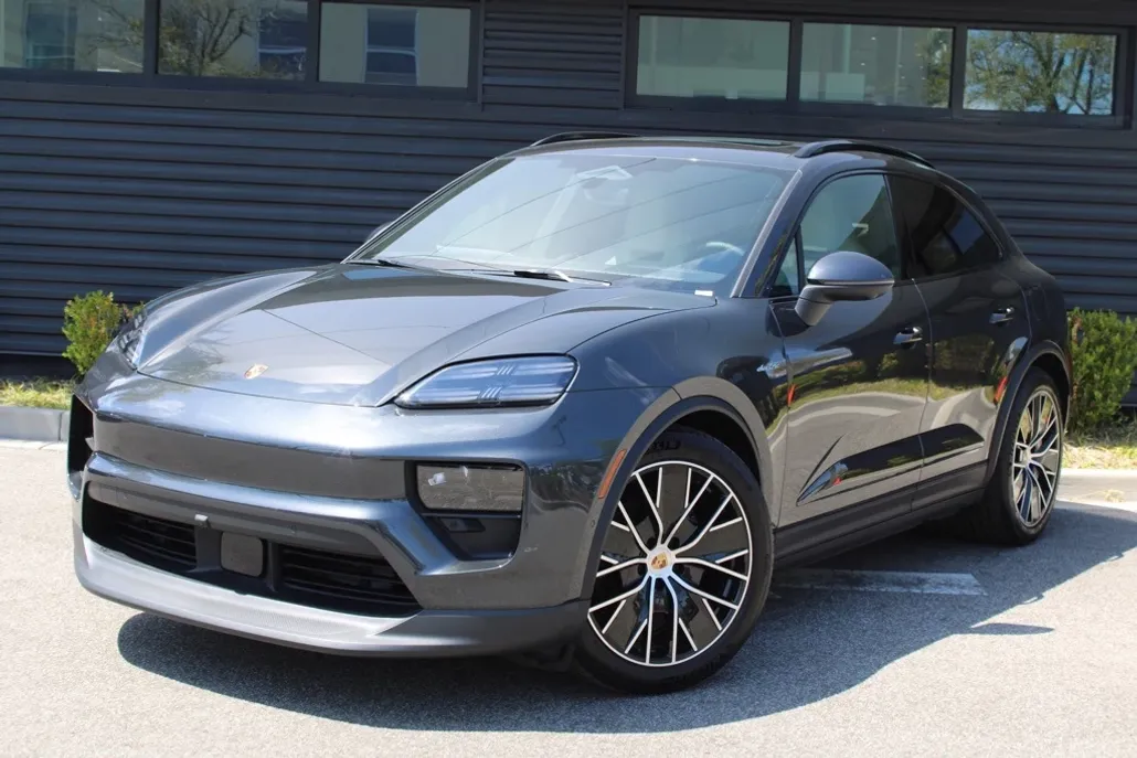 2024 Porsche Macan Electric 4 photo 1