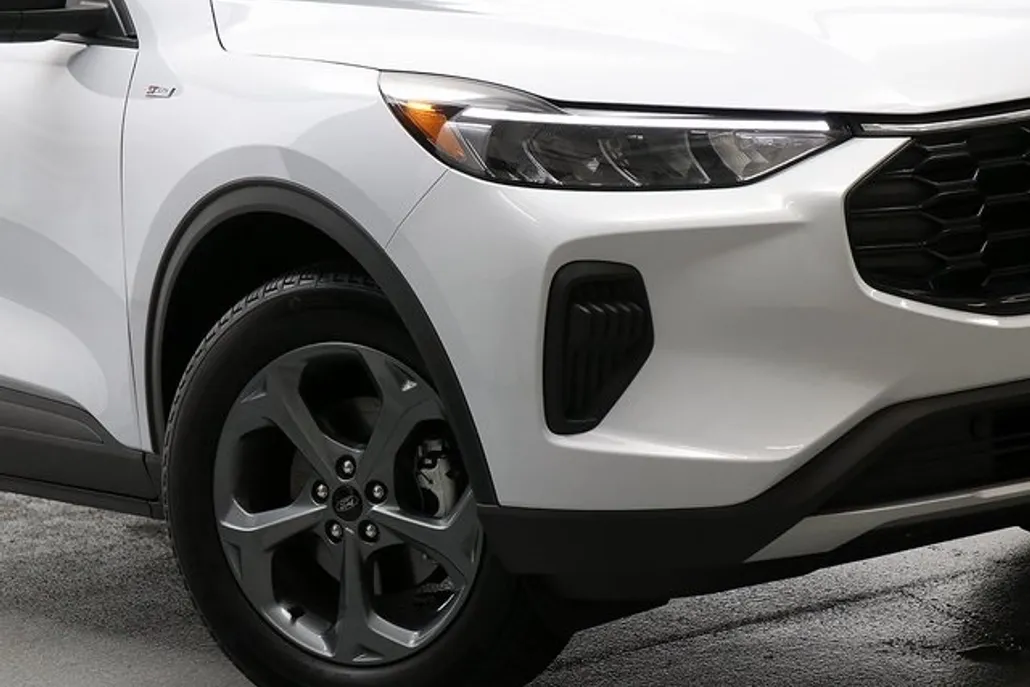 2025 Ford Escape ST-Line photo 1