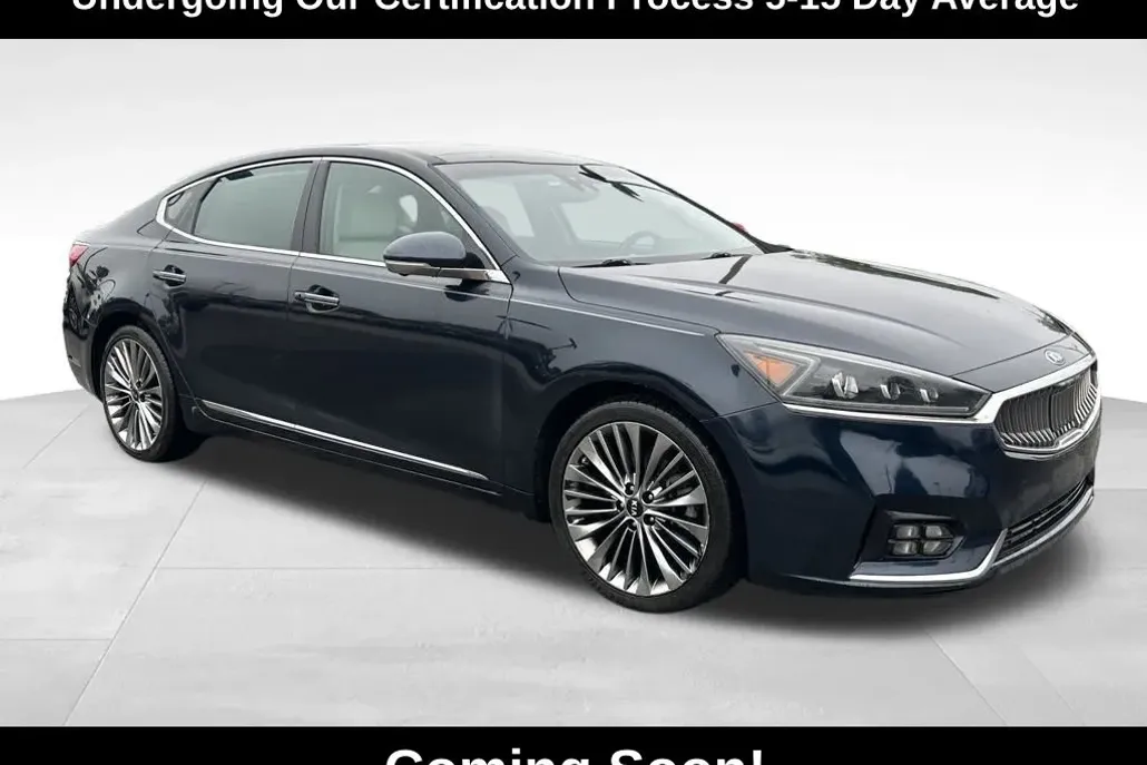 2017 Kia Cadenza Limited photo 1