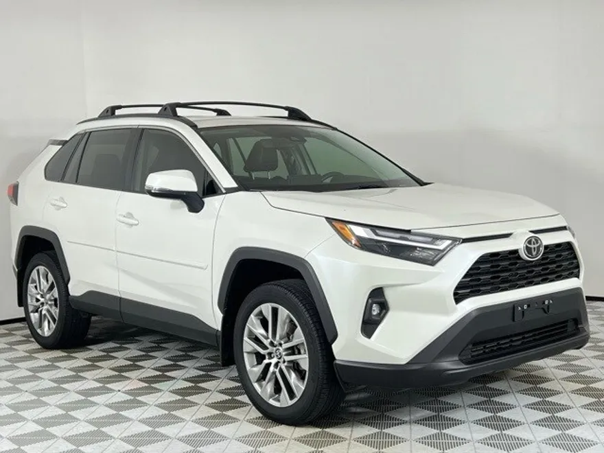 2022 Toyota RAV4 XLE Premium photo 1